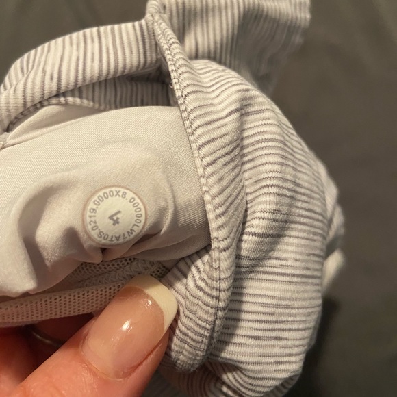 Lululemon Stretch High Rise Shorts 2.5” - Picture 7 of 7